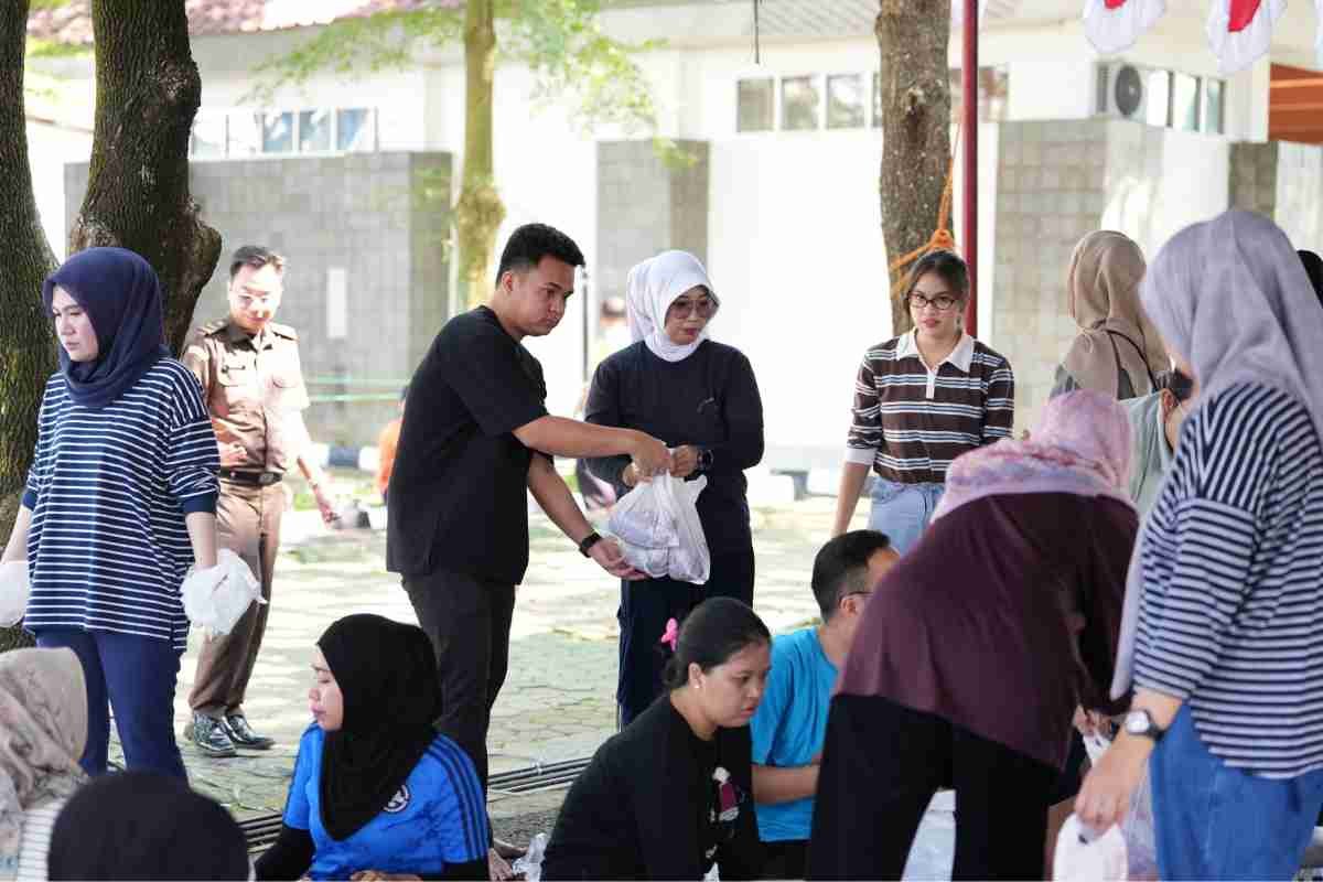 Gandeng Tim Medik, Kejati Sumsel Salurkan 1.000 Paket Daging Kurban