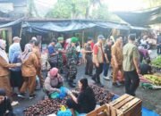 Jelang Idul Adha, Pemkab OKU Sidak Pasar Atas, Harga Cabai dan Bawang Melonjak