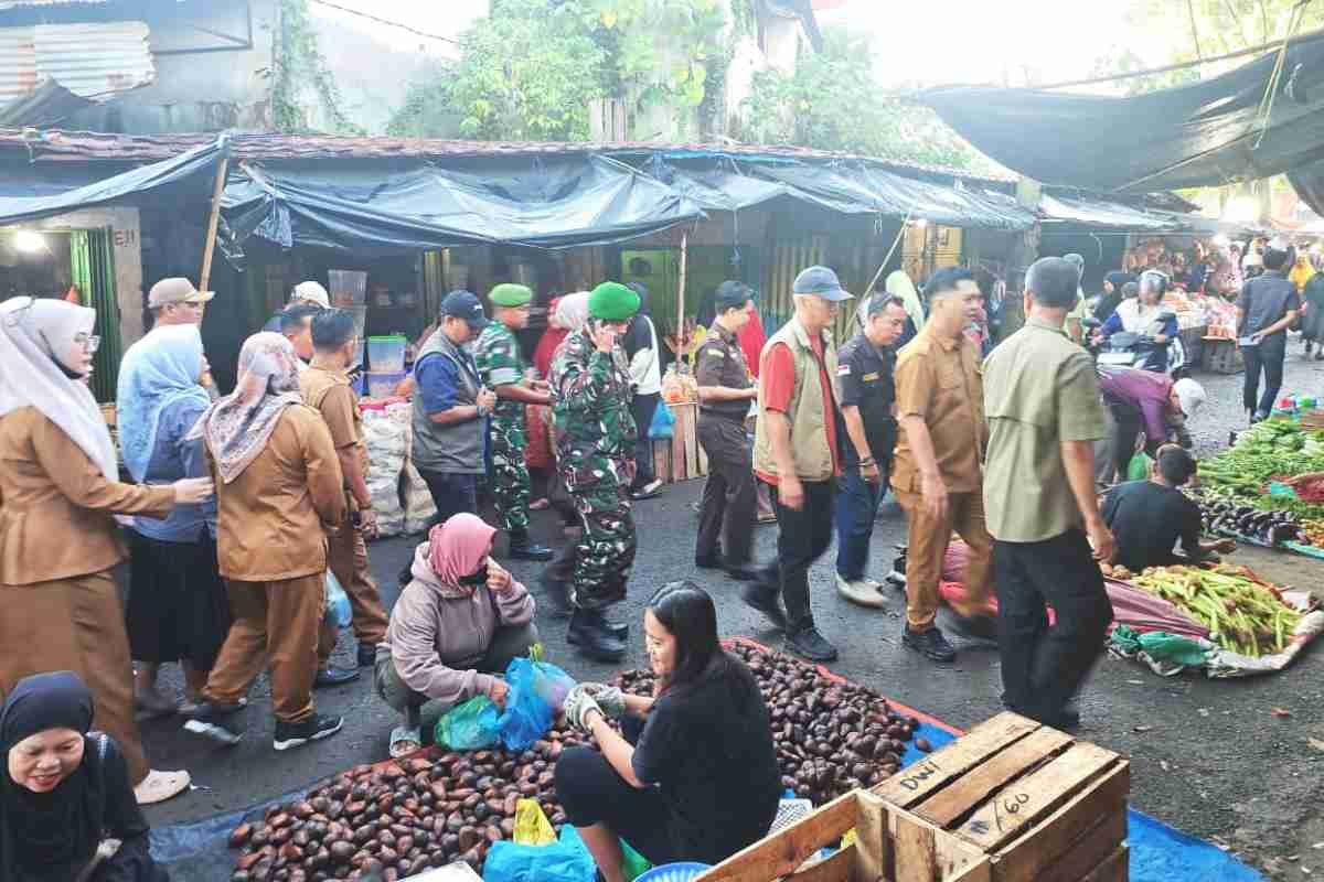 Jelang Idul Adha, Pemkab OKU Sidak Pasar Atas, Harga Cabai dan Bawang Melonjak