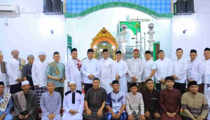 Mempererat Kedekatan Pemerintah dan Warga, Wakil Gubernur Cik Ujang Salurkan Bantuan Rumah Ibadah di Palembang