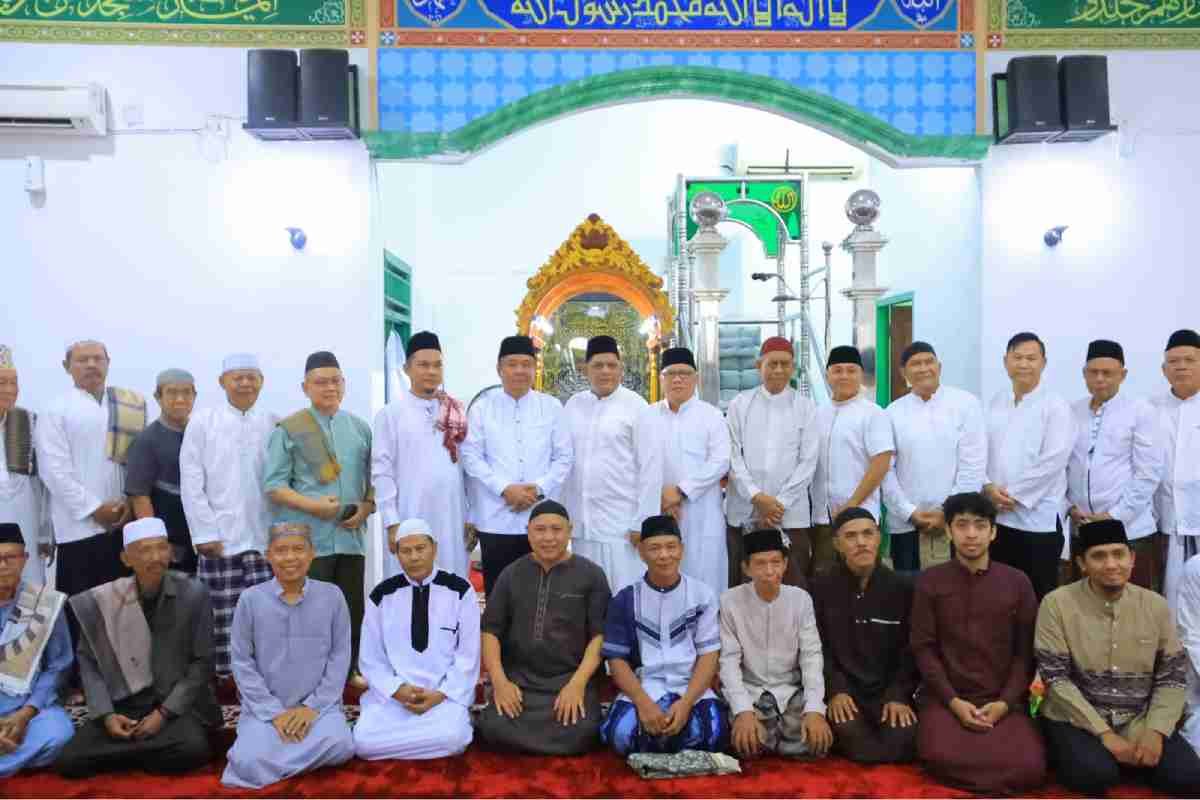 Mempererat Kedekatan Pemerintah dan Warga, Wakil Gubernur Cik Ujang Salurkan Bantuan Rumah Ibadah di Palembang