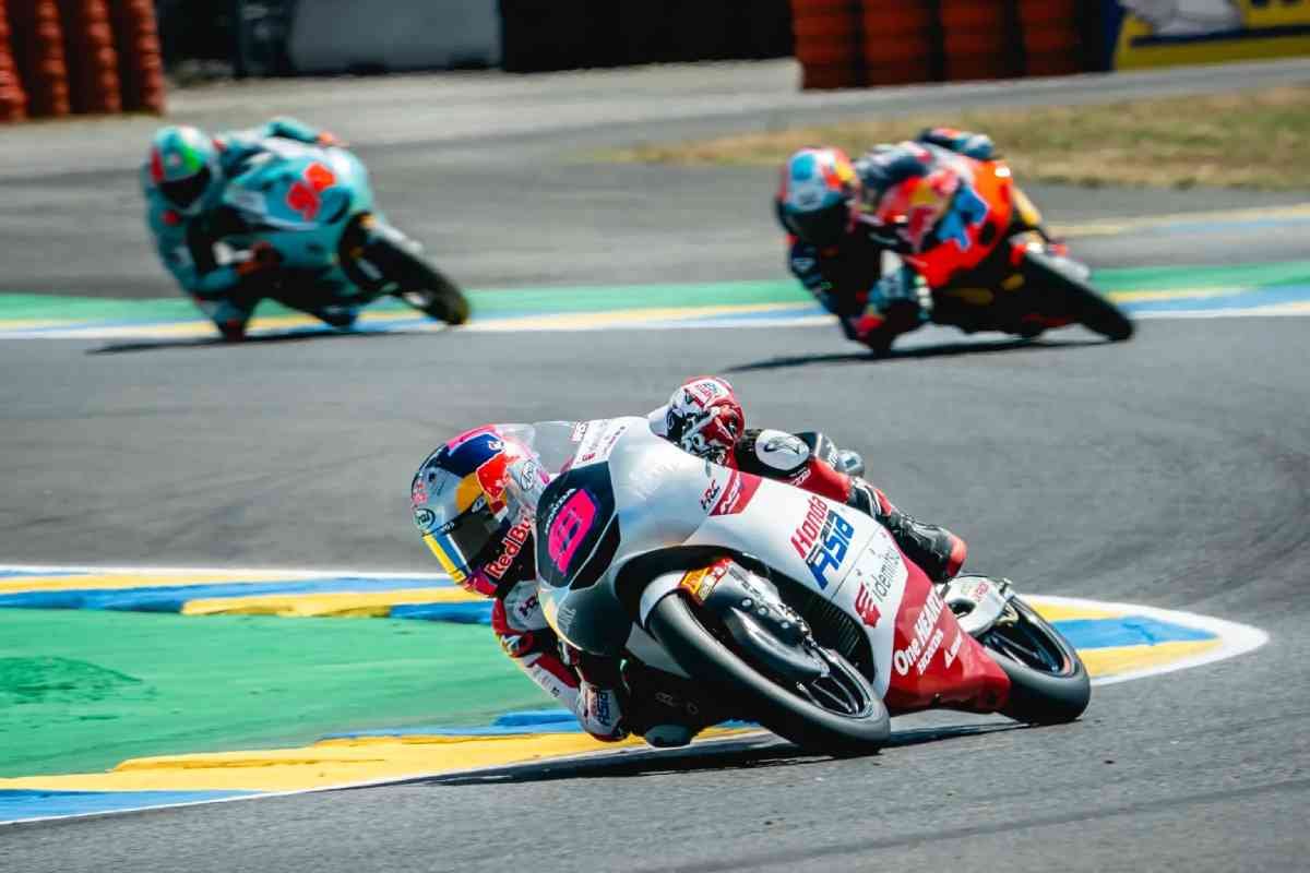Menggila dari Grid 20, Veda Ega Pratama Tembus 8 Besar di Moto3 Catalunya 2026