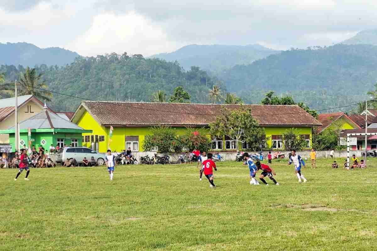 Perebutkan Piala Ketua DPRD Sumsel, Puluhan Tim Sepak Bola Lintas Provinsi Bentrok di OKU Selatan
