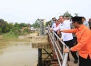 Pulihkan Konektivitas Desa, Wagub Cik Ujang Targetkan Jembatan Sungai Menang Dibangun Permanen pada 2027