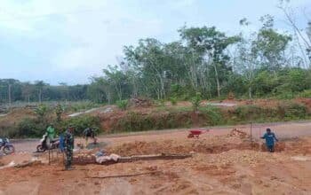 Satgas TMMD Ke-128 Kodim 0402/OKI Kebut Sisa Satu Kilometer Jalan Penghubung