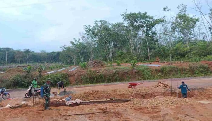 Satgas TMMD Ke-128 Kodim 0402/OKI Kebut Sisa Satu Kilometer Jalan Penghubung