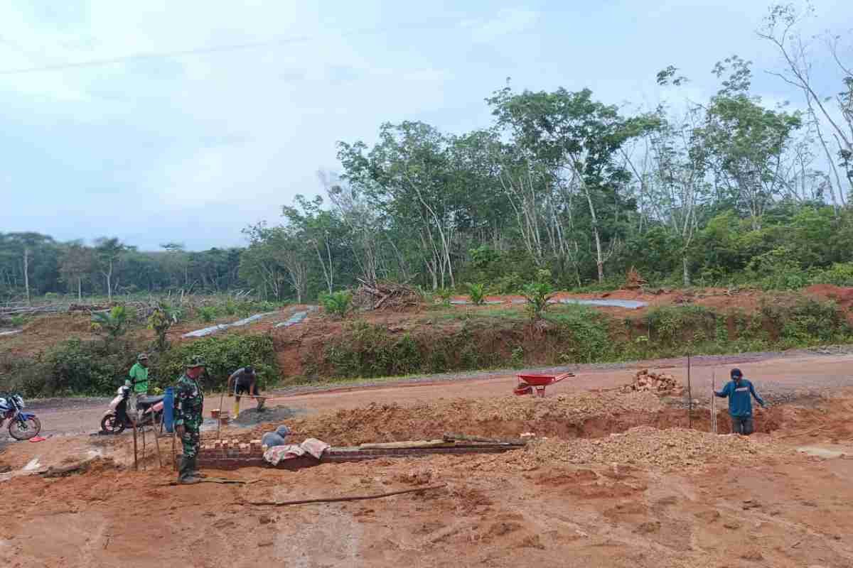 Satgas TMMD Ke-128 Kodim 0402/OKI Buka Akses Penghubung Dua Desa di OKI