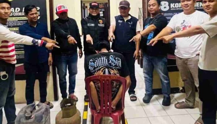 Sembunyi di Bawah Tumpukan Pakaian Setelah Bobol Atap Rumah, Remaja di OKU Timur Diringkus Polisi