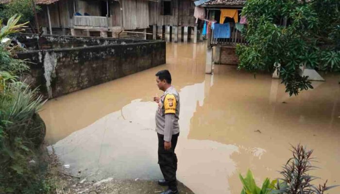 Sungai Wall Meluap, Pemukiman di Gunung Meraksa Terendam Satu Meter