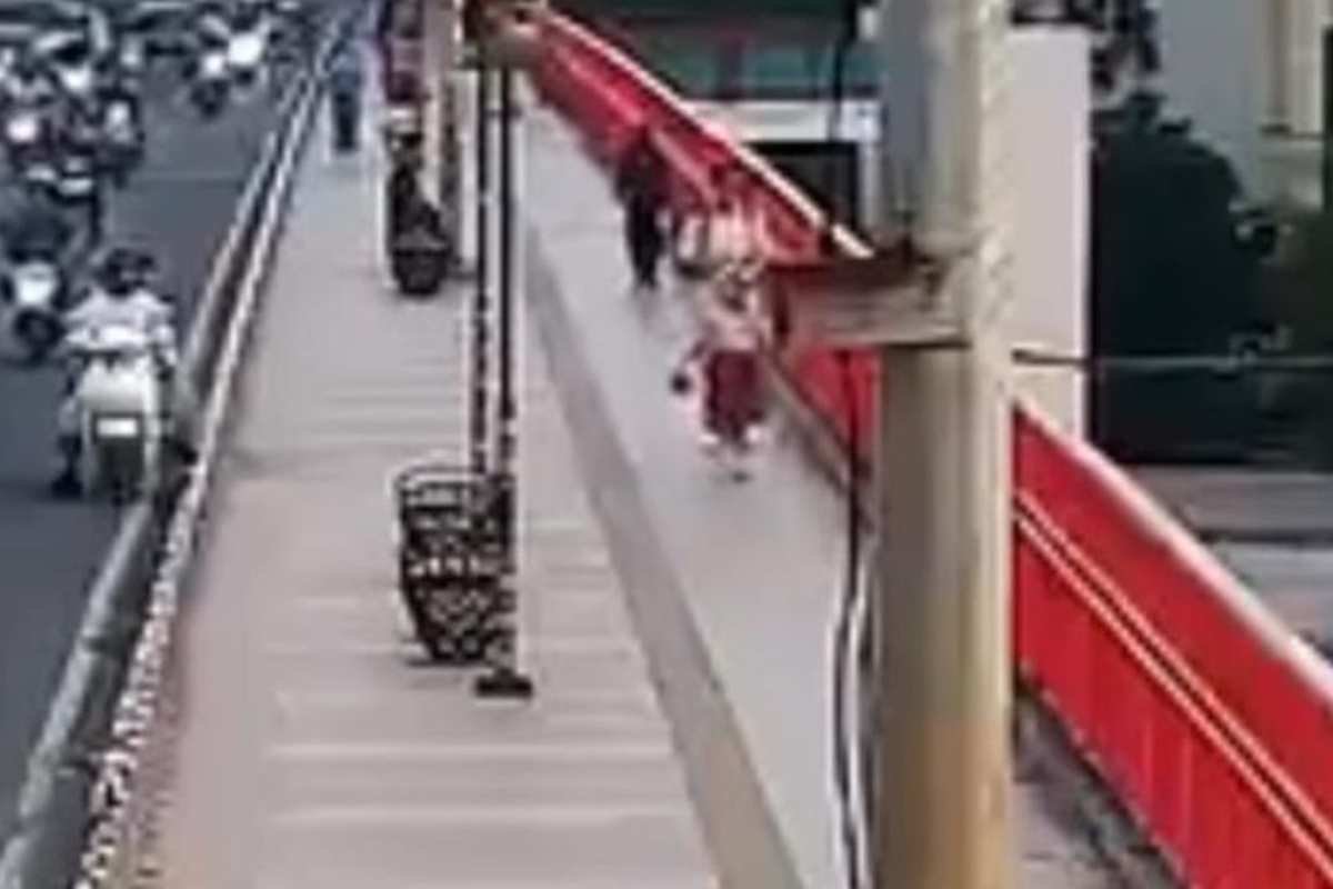 Terekam Buang Sampah dari Jembatan Ampera, Warga Palembang Dijatuhi Sanksi Kerja Sosial