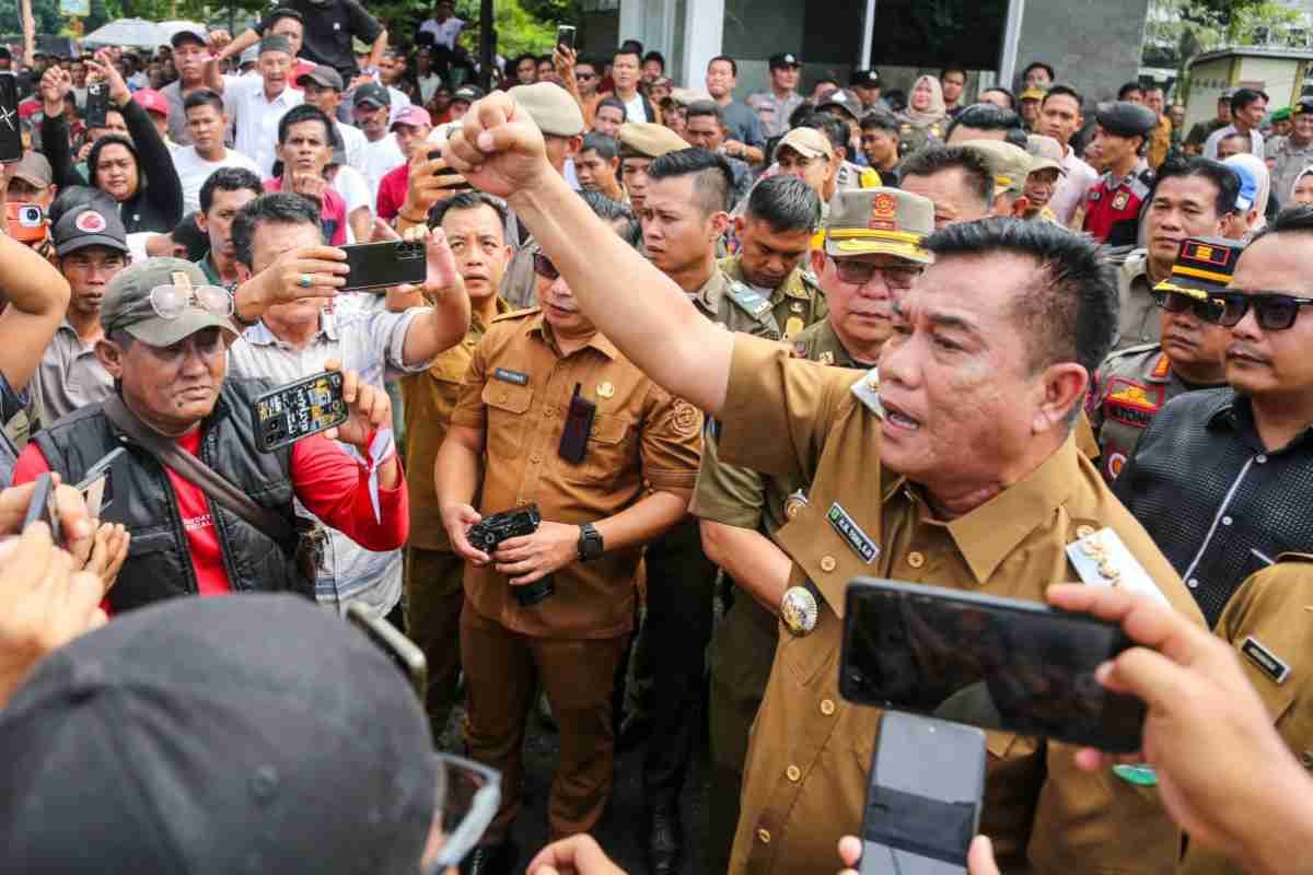Toha Tohet Perjuangkan Legalisasi Penyulingan Minyak Rakyat ke Pusat