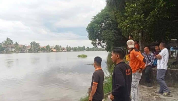Warga Kayuagung Cemas Buaya Muncul Berulang Kali di Dekat Masjid Agung Solihin