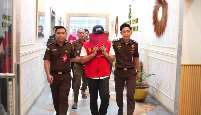 Belum Kering Air Wudhu Haji, Mantan Pemimpin Bank Sumsel Babel Martapura Langsung Disambut Rompi Tahanan