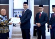Bupati OKU Selatan Berikan Penghargaan Tertinggi atas Dedikasi Purna Bhakti Asisten III
