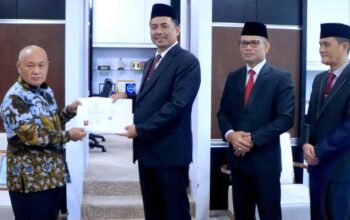 Bupati OKU Selatan Berikan Penghargaan Tertinggi atas Dedikasi Purna Bhakti Asisten III