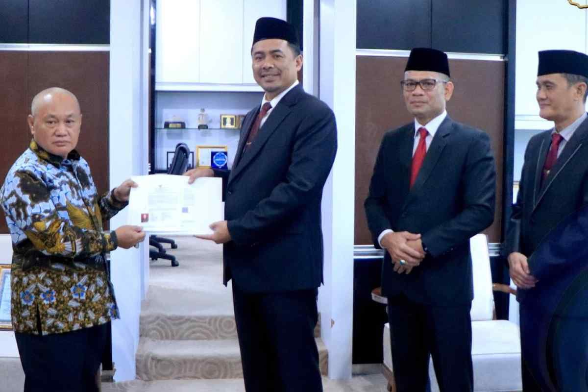Bupati OKU Selatan Berikan Penghargaan Tertinggi atas Dedikasi Purna Bhakti Asisten III