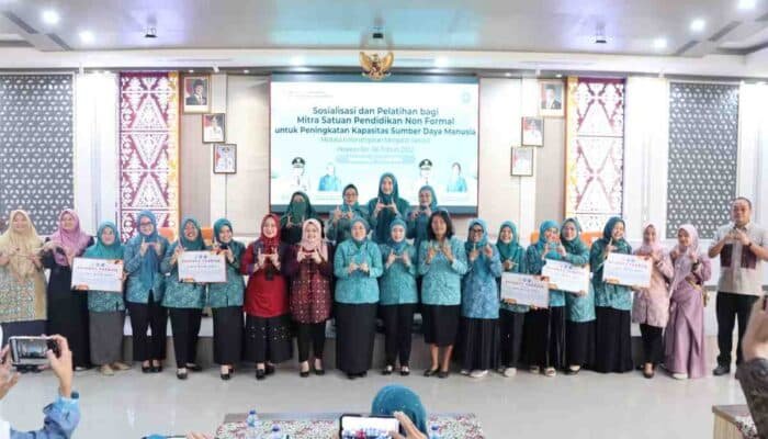Cetak Wirausaha Fesyen, Pemkot Palembang Latih Ratusan Ibu Rumah Tangga Menjahit