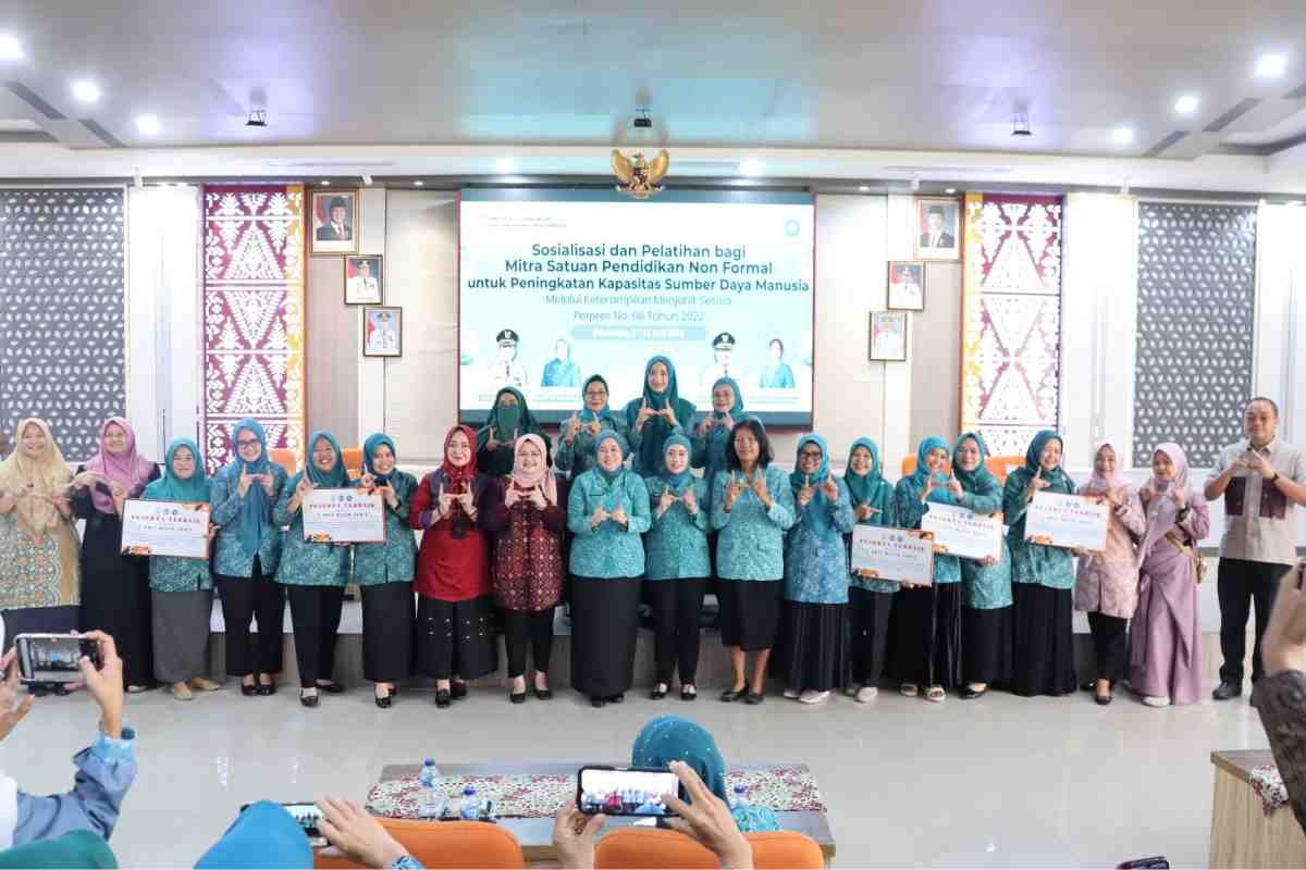 Cetak Wirausaha Fesyen, Pemkot Palembang Latih Ratusan Ibu Rumah Tangga Menjahit