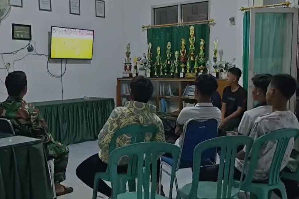 Diplomasi Sepak Bola Kodim 0402/OKI-OI Rajut Kebersamaan dengan Warga di Panggung Piala Dunia
