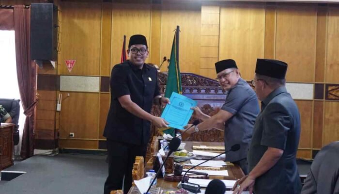 Heri Agus Supriyanto SH dari Fraksi Partai Amanat Nasional