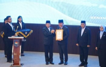 Herman Deru Raih Tanda Kehormatan Satyalancana Wira Karya Lewat Terobosan Hijau di Kawasan Pesisir