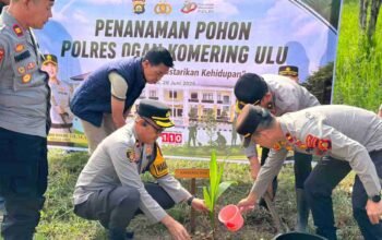 Hijaukan Lingkungan, Polres OKU Tanam Pohon Sambut Hari Bhayangkara