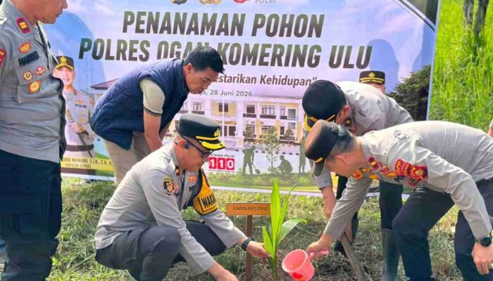 Hijaukan Lingkungan, Polres OKU Tanam Pohon Sambut Hari Bhayangkara