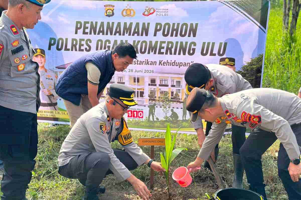 Hijaukan Lingkungan, Polres OKU Tanam Pohon Sambut Hari Bhayangkara