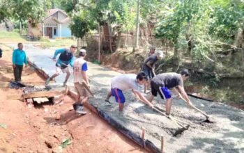 Instruksi Bupati Toha Tohet Gerakkan Gotong Royong Pengecoran Jalan Antar-Dusun di Supat Timur