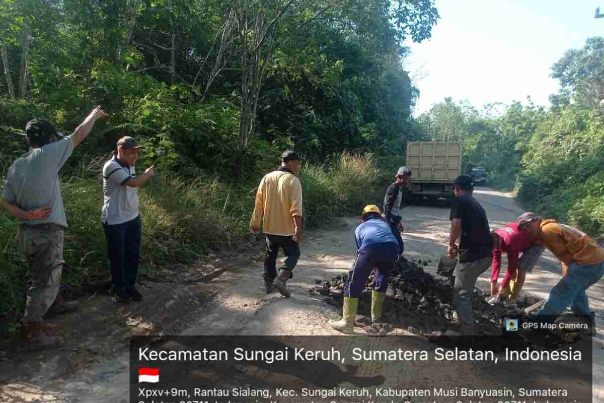 Jalan Rusak Lintas Sekayu–PALI Mulai Diperbaiki, Pemkab Muba Gandeng Swasta