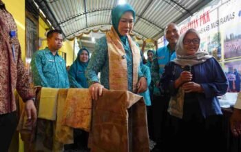 Kain Ecoprint Biji Pinang Musi Rawas Dilirik Jadi Bahan Seragam Dinas karena Unik dan Ramah Lingkungan