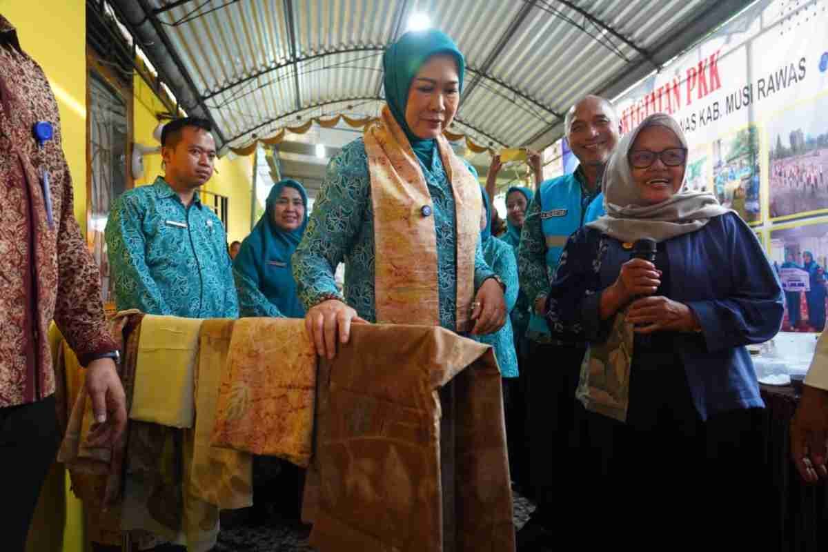 Kain Ecoprint Biji Pinang Musi Rawas Dilirik Jadi Bahan Seragam Dinas karena Unik dan Ramah Lingkungan