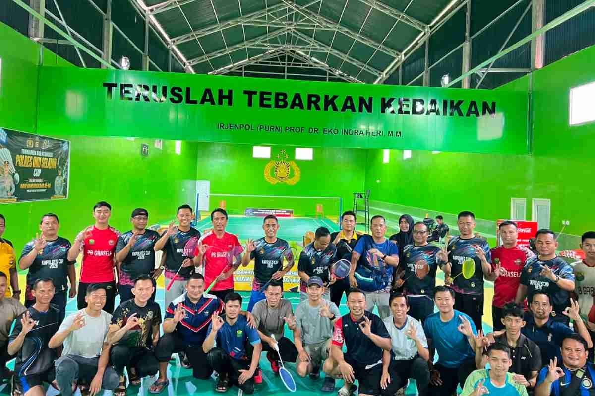 Memperingati Hari Bhayangkara, Polres OKU Selatan Membuka Ruang Komunikasi Kultural Lewat Olahraga Badminton