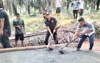 Menambal Asa di Jalur Poros, Sinergi Warga dan Swasta Perbaiki Jalan Penghubung Muba