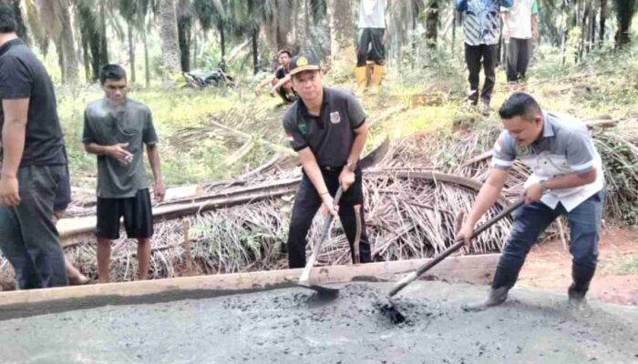 Menambal Asa di Jalur Poros, Sinergi Warga dan Swasta Perbaiki Jalan Penghubung Muba