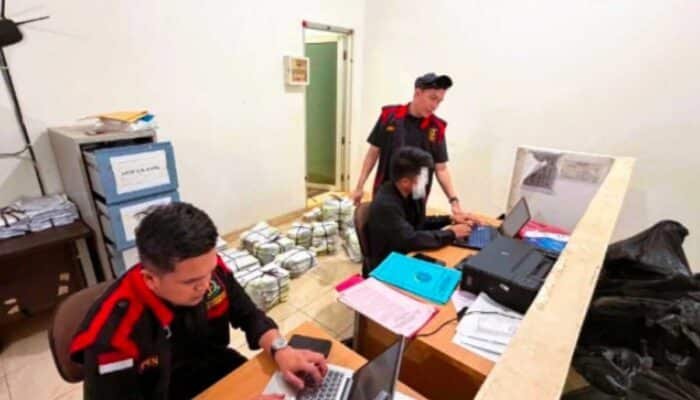 Menyingkap Tabir Pungutan Izin Berlayar di Ogan Komering Ilir, Kejati Sumsel Sita Belasan Bundel Dokumen