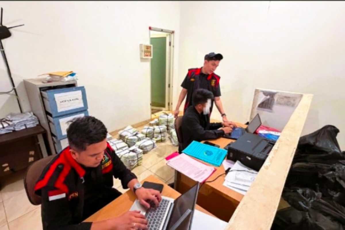 Menyingkap Tabir Pungutan Izin Berlayar di Ogan Komering Ilir, Kejati Sumsel Sita Belasan Bundel Dokumen