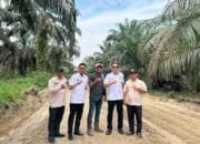 Pemerintah Kecamatan dan Swasta Turun Tangan Akhiri Penderitaan Petani Sawit di Muara Bahar yang Bertahun-tahun Terjebak Jalan Rusak