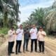 Pemerintah Kecamatan dan Swasta Turun Tangan Akhiri Penderitaan Petani Sawit di Muara Bahar yang Bertahun-tahun Terjebak Jalan Rusak
