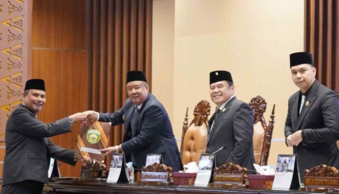 Kawal Hak Agraria Warga, Pansus Perkebunan DPRD Sumsel Serahkan Dokumen Rekomendasi Pembenahan Tata Kelola ke Eksekutif
