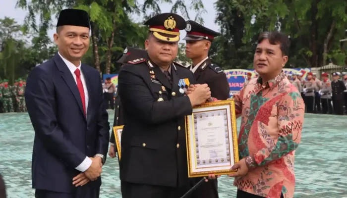 Bantu Ungkap Kasus Pembunuhan, Kepala Desa Bumi Kawa Terima Penghargaan Polres OKU