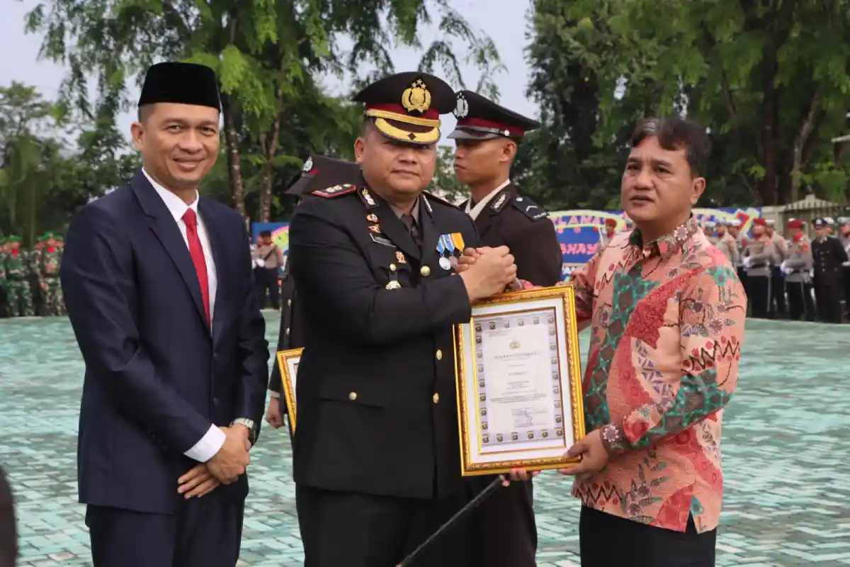 Bantu Ungkap Kasus Pembunuhan, Kepala Desa Bumi Kawa Terima Penghargaan Polres OKU
