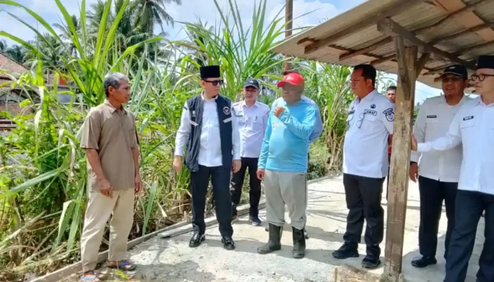Bupati OKU Gunakan Dana Pribadi untuk Bangun Akses Warga di Lahan PT KAI