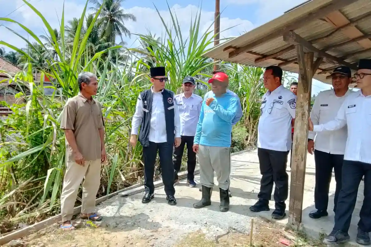 Bupati OKU Gunakan Dana Pribadi untuk Bangun Akses Warga di Lahan PT KAI