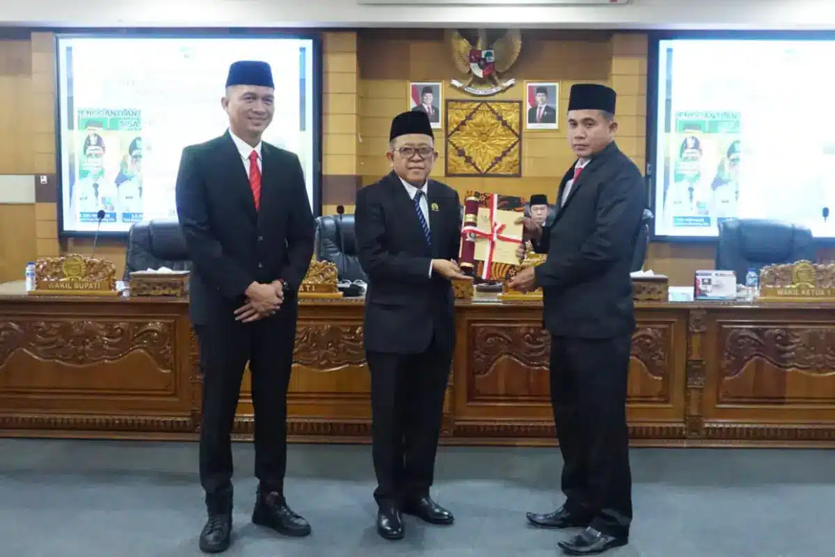 Dadang Wijaya Resmi Dilantik Melalui PAW, DPRD OKU Kembali Lengkapi Formasi