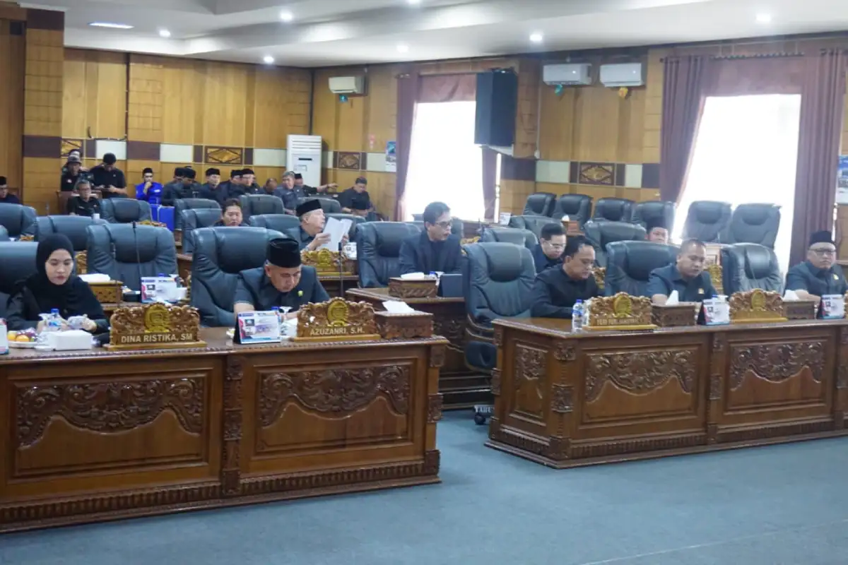 Dari Ruang Sidang ke Daerah Pemilihan