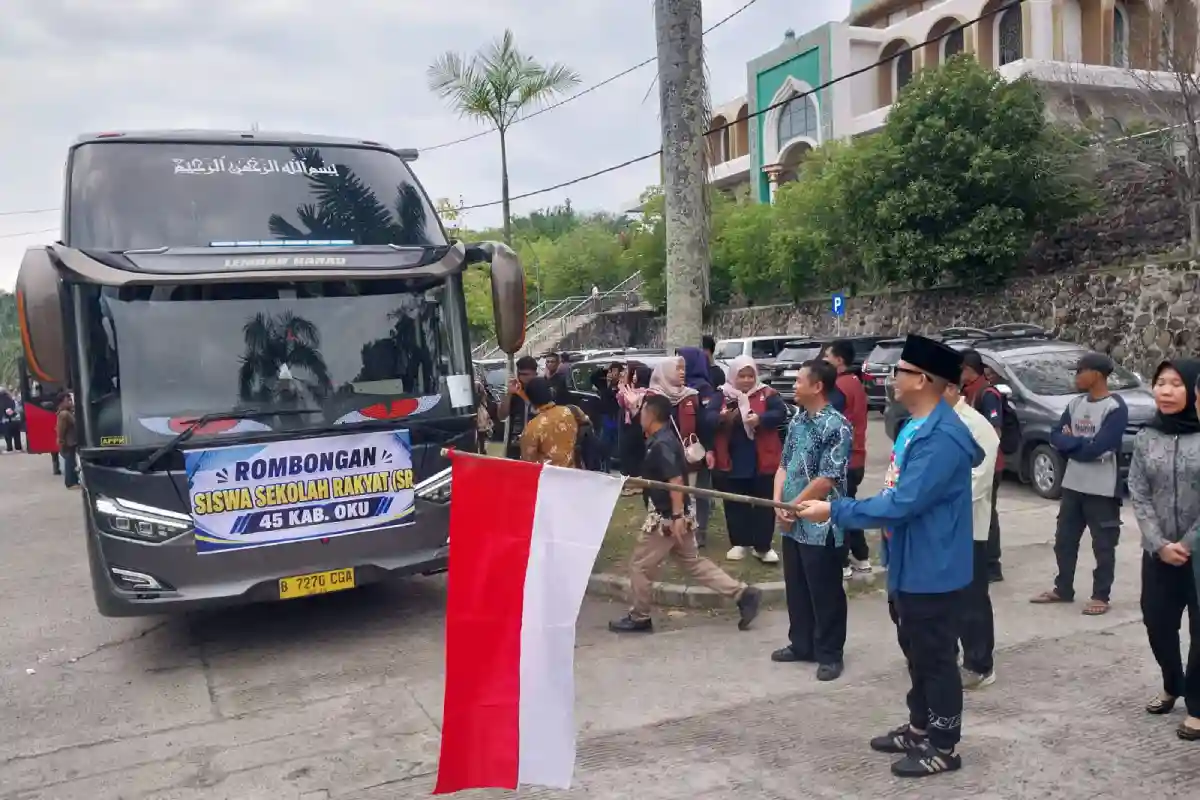 Memutus Rantai Kemiskinan Melalui Pendidikan, Bupati Teddy Meilwansyah Lepas 60 Siswa Sekolah Rakyat