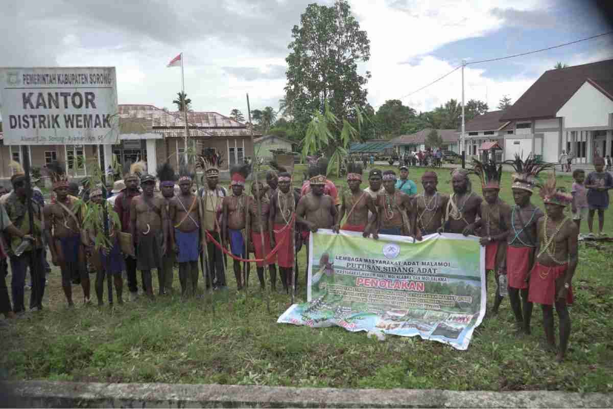 Sidang Adat Moi Tolak Proyek Cetak Sawah, HPH, dan Sawit
