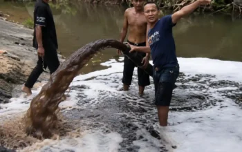 Sumur Mengering, Warga Desa Kurup Terpaksa Gunakan Sungai yang Diduga Tercemar