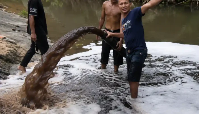 Sumur Mengering, Warga Desa Kurup Terpaksa Gunakan Sungai yang Diduga Tercemar